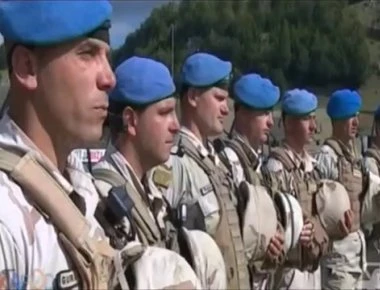 Bίντεο: Aλβανοί του Κοσόβου πλήττουν θέσεις των Σέρβων το 1999